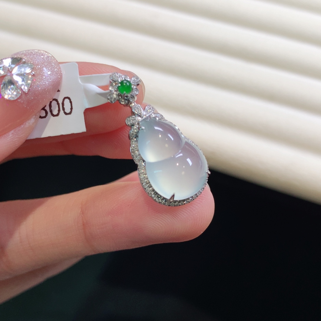 翡翠颈饰18K金镶嵌高冰葫芦
