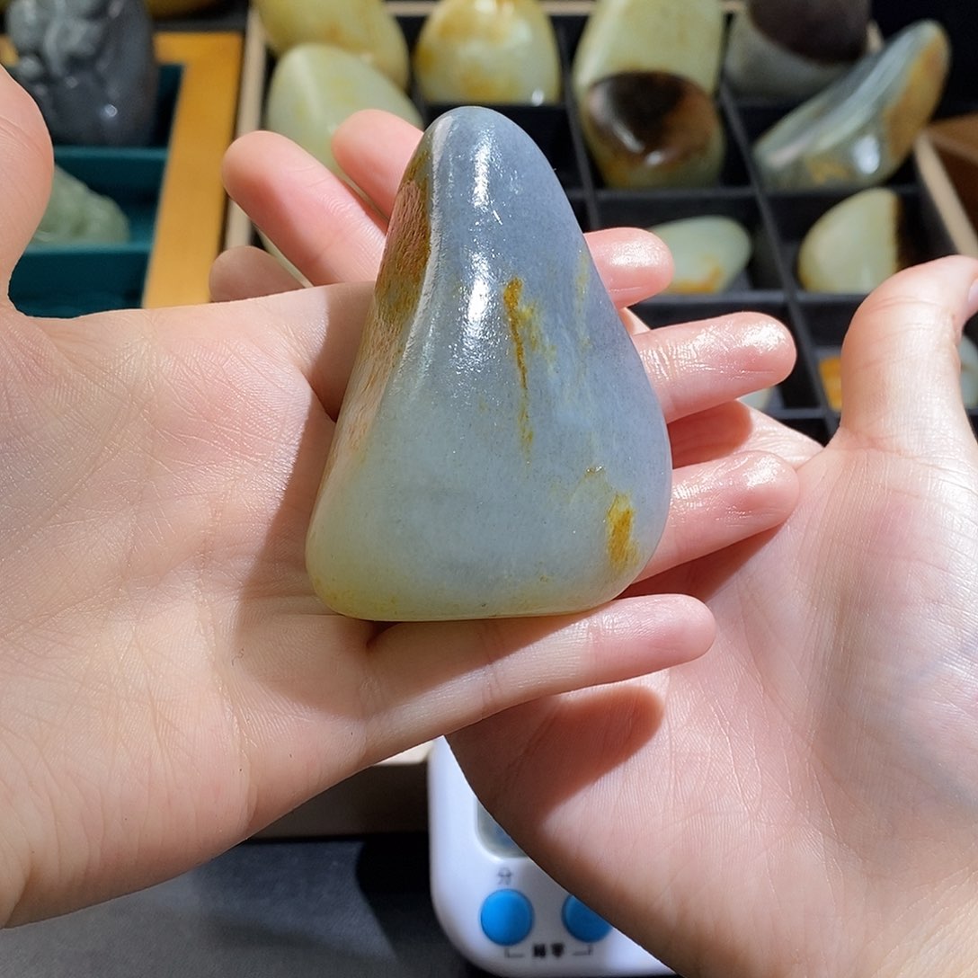 和田玉未镶嵌颈饰山*