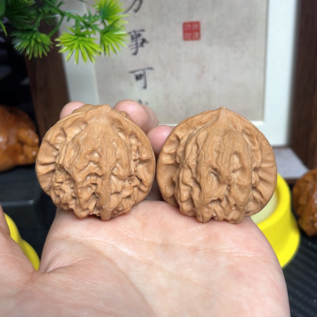 文玩核桃吊坠39梨木台