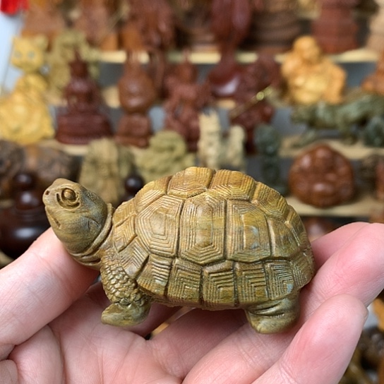 花梨木类绿檀木乌龟手把件