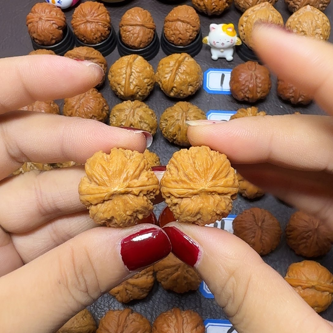 文玩核桃把件12颗莲花