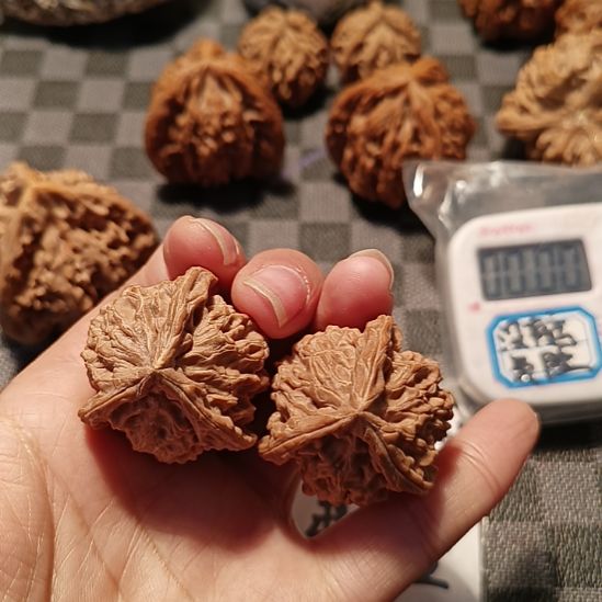 喜****盘山文玩核桃三棱子全品36