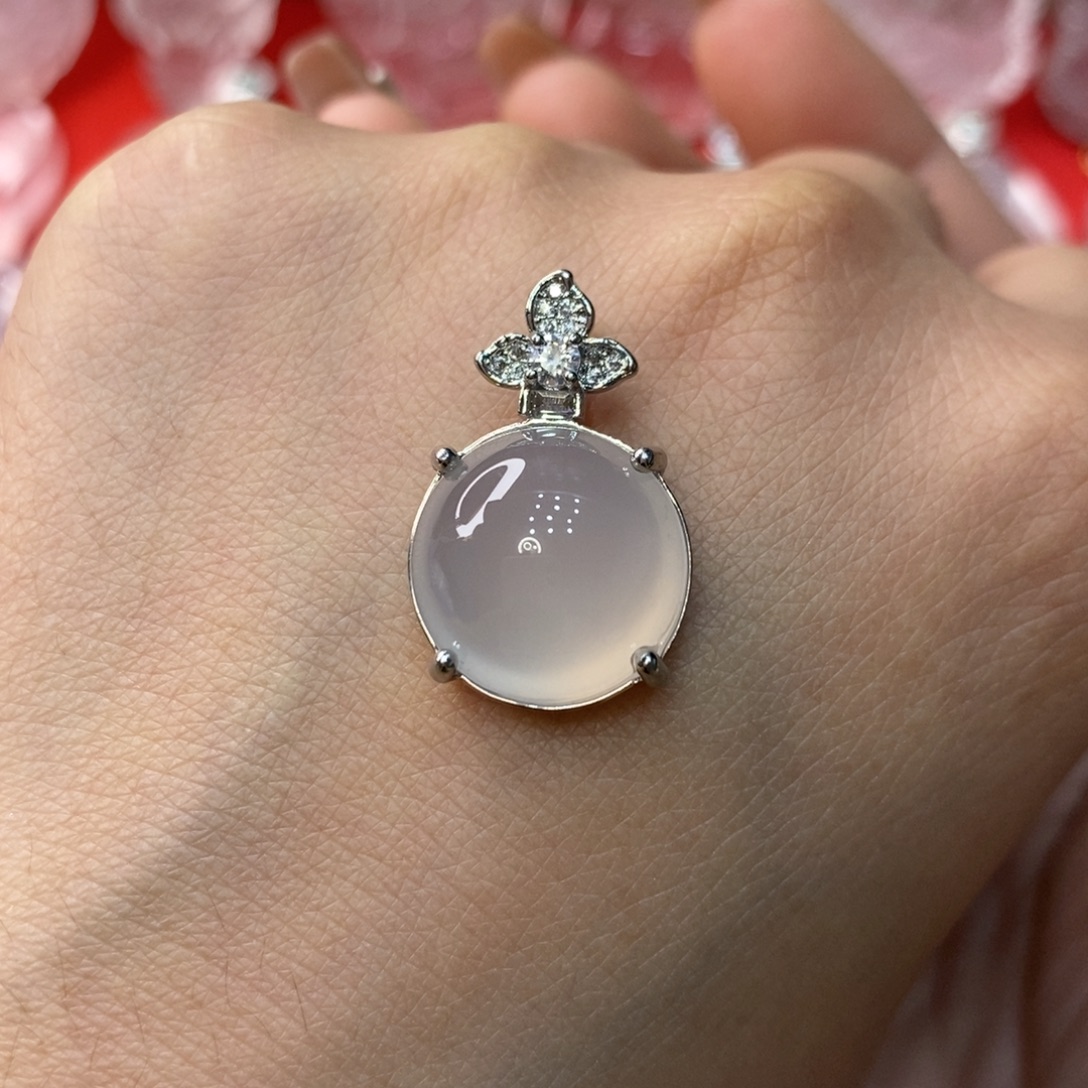 石英质玉合金吊坠