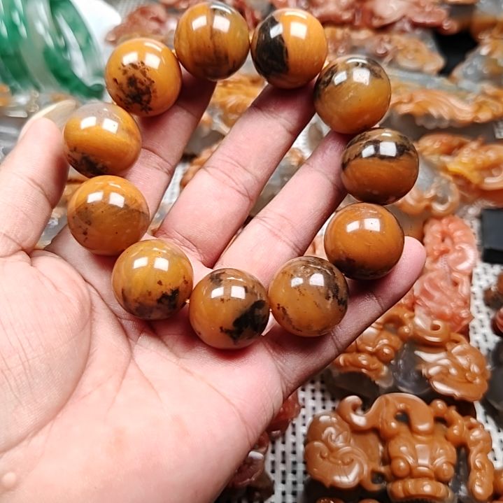 石英质玉（黄龙玉）未镶嵌颈饰