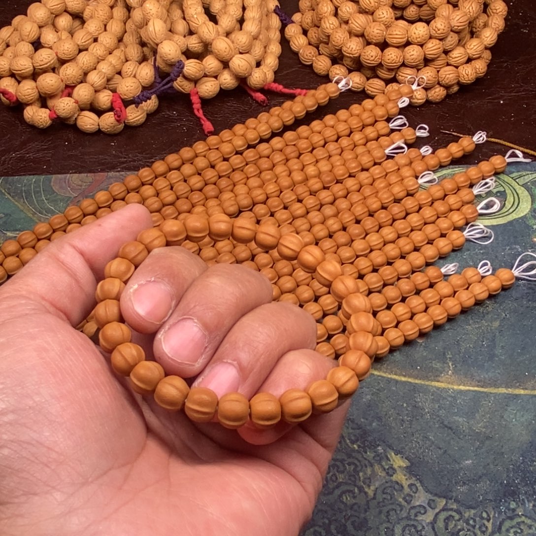 吊坠桃核猴头鲨鱼背