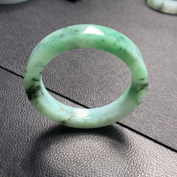 定制翡翠未镶嵌手镯