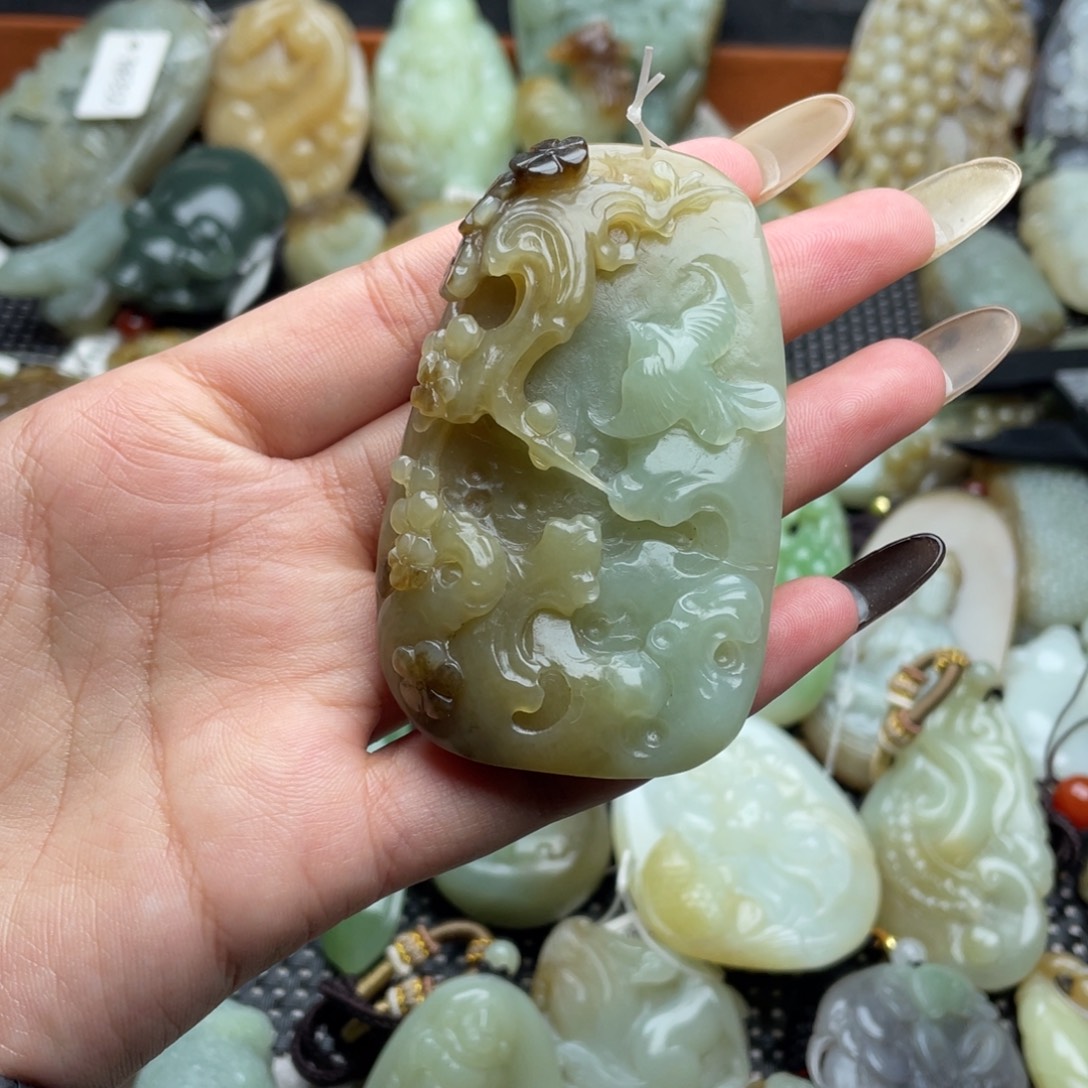 和田玉未镶嵌颈饰