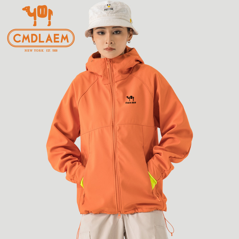 CMDLAEM户外防水防泼徒步登山休闲情侣款芙蓉软壳冲锋外套