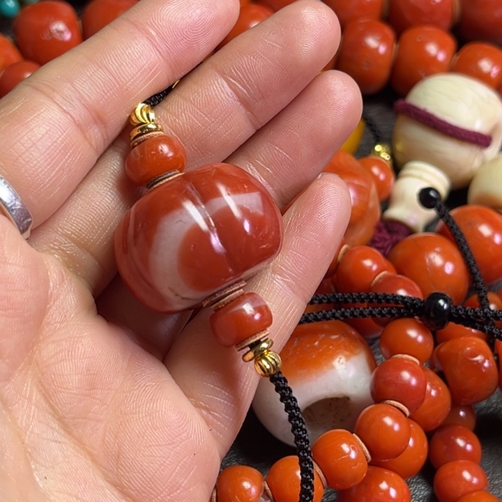 颈饰琉璃齐****?琉璃…………..