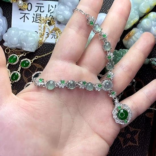 翡翠未镶嵌挂件链子