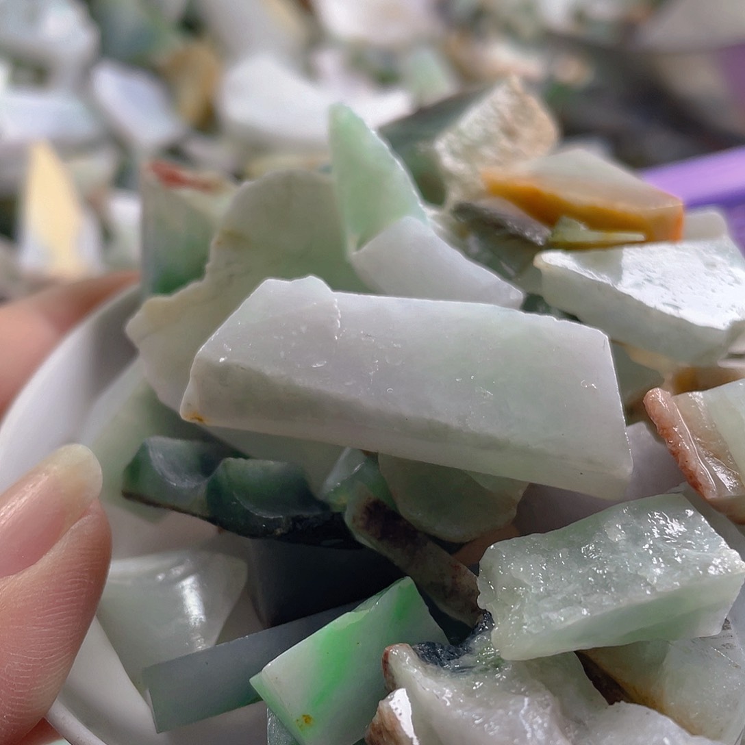 颈饰未镶嵌翡翠匠*