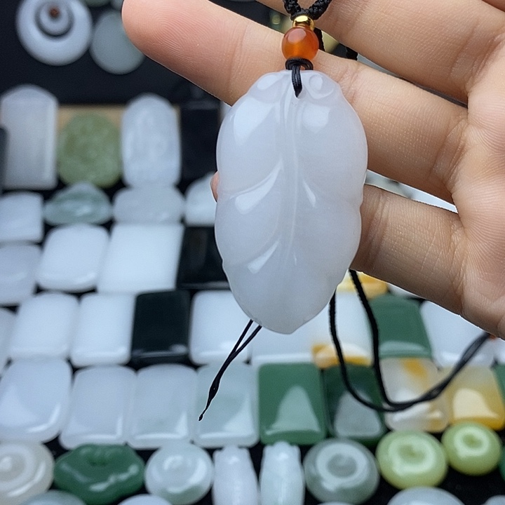 怀***念颈饰未镶嵌石英岩玉