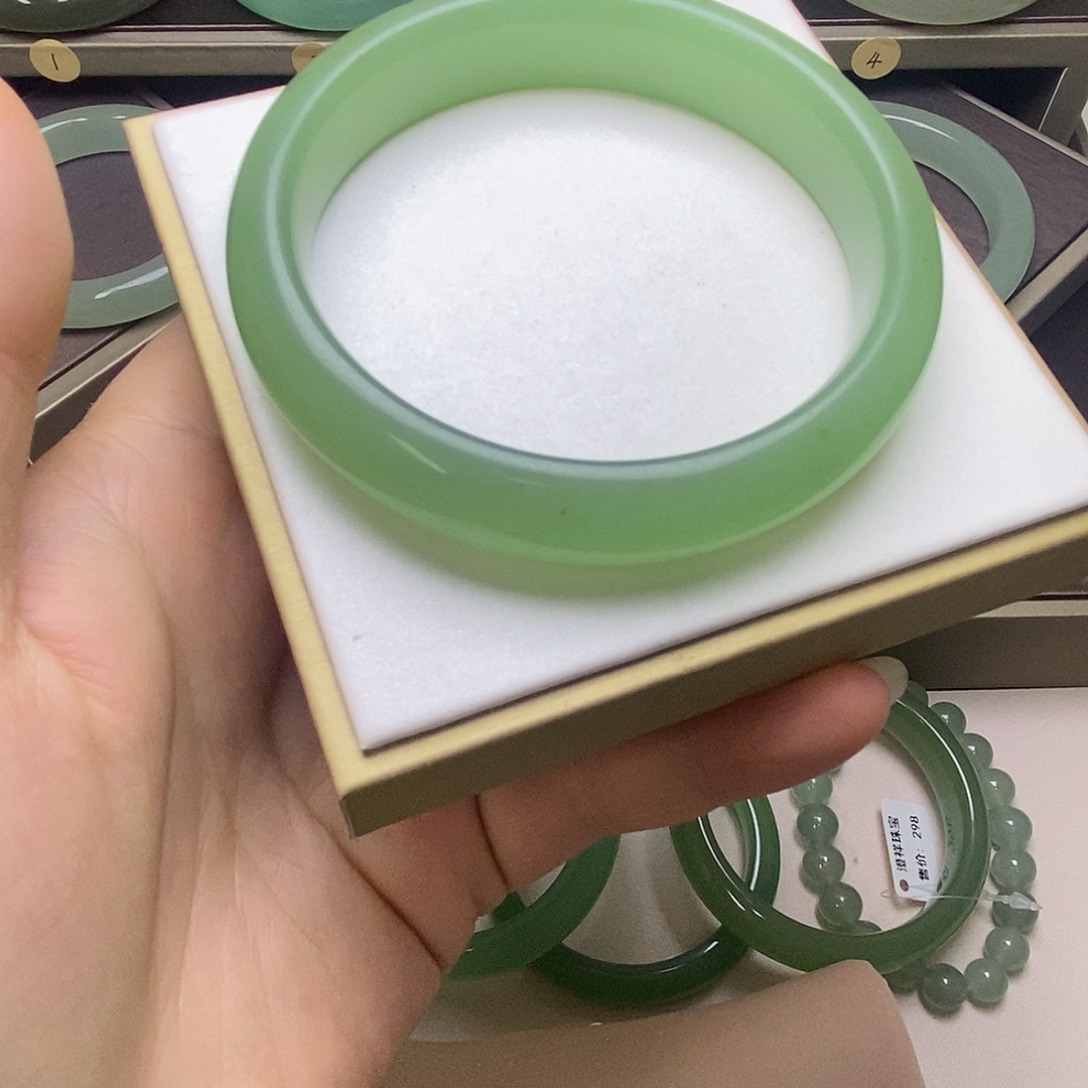 东陵石未镶嵌手镯