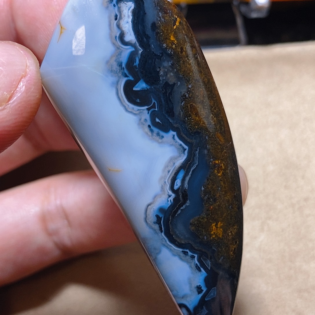 未镶嵌颈饰玛瑙/玉髓上**↑