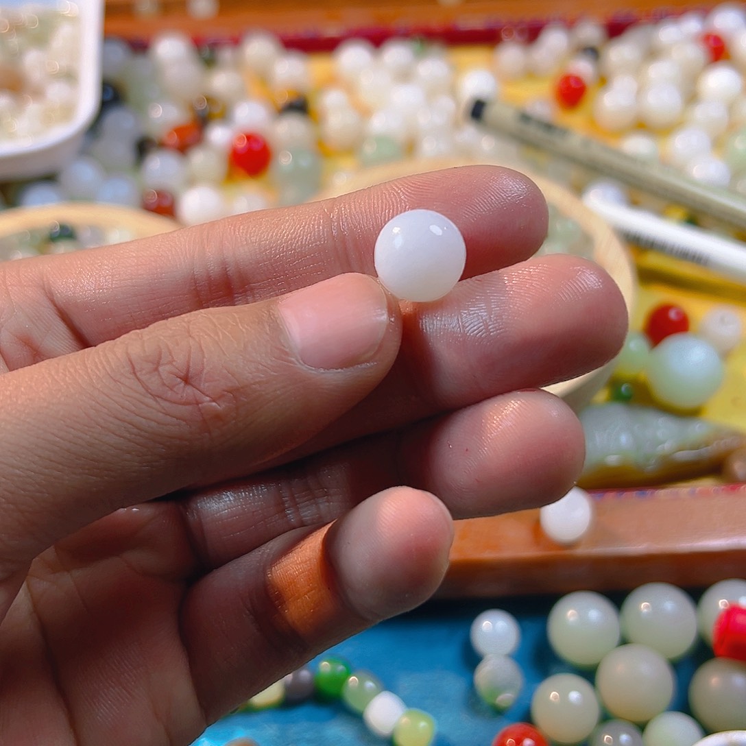 和田玉卡12散珠未镶嵌