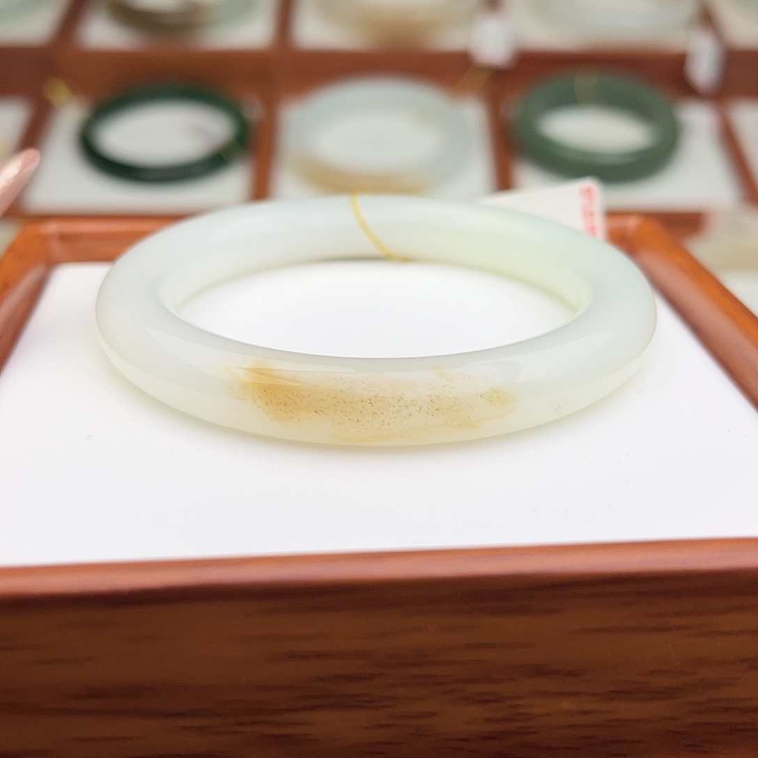 和田玉未镶嵌手镯51