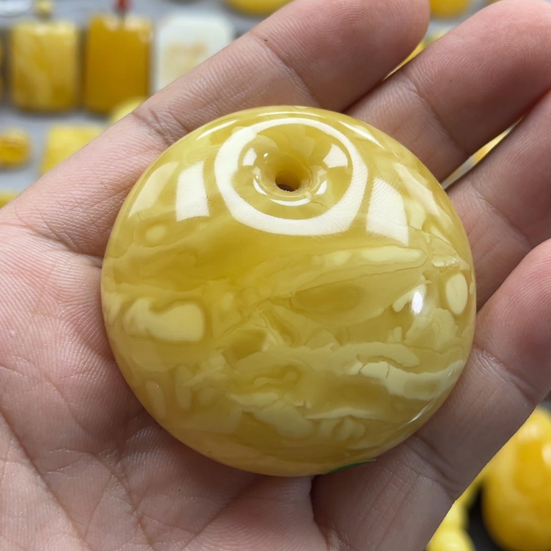 蜜蜡未镶嵌珠宝奇石