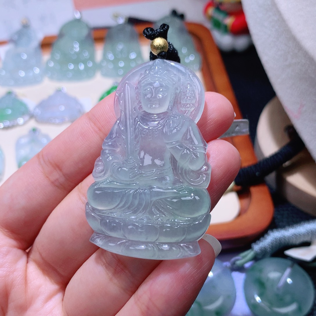 颈饰未镶嵌翡翠虚空藏