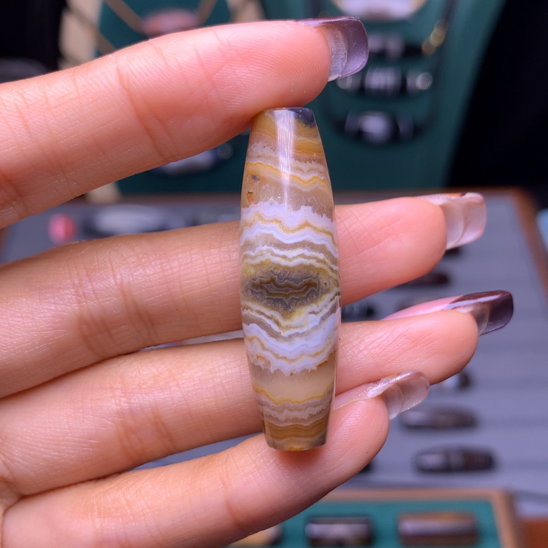 未镶嵌颈饰玛瑙/玉髓梵*