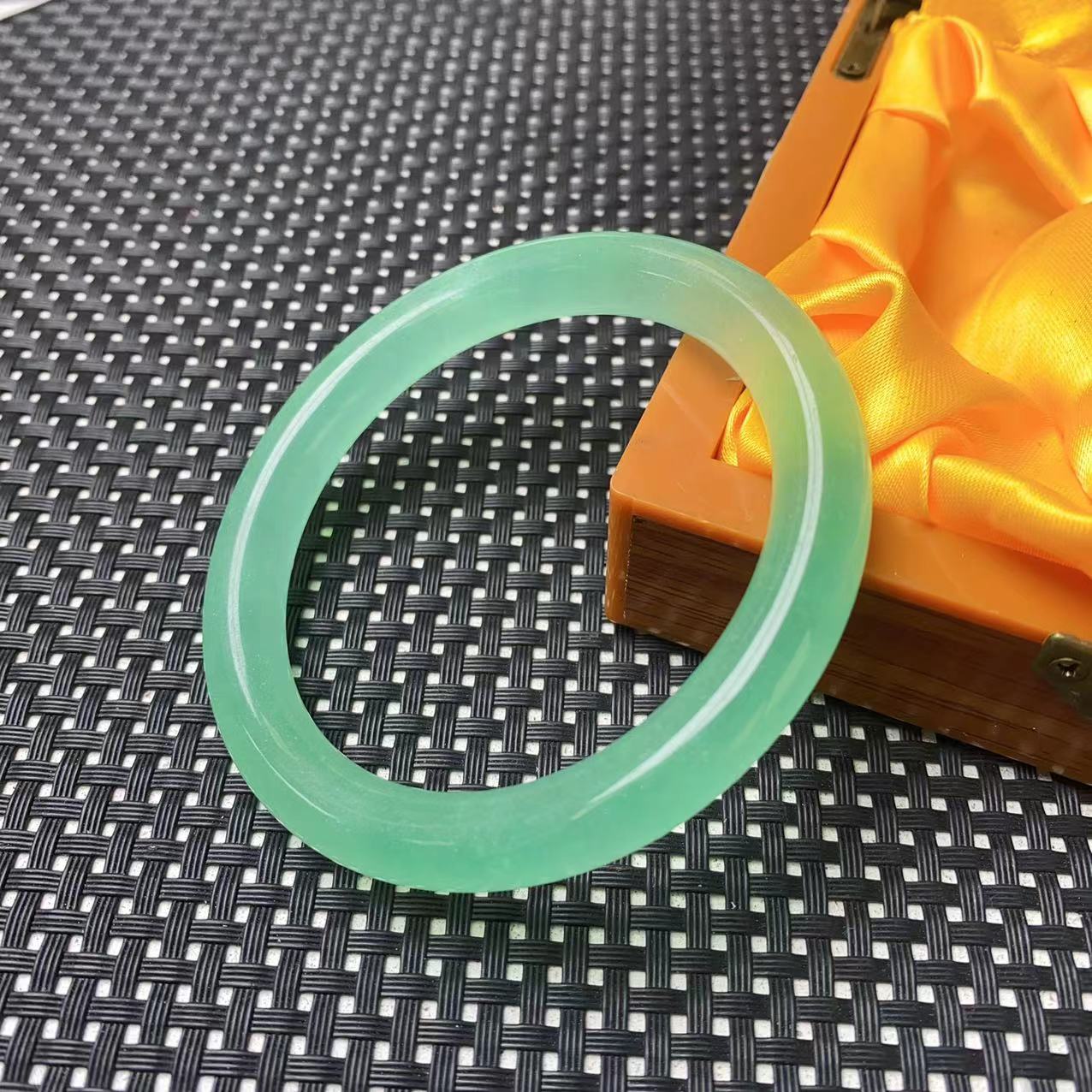 [小石]Q24浅绿油晴圆条手镯