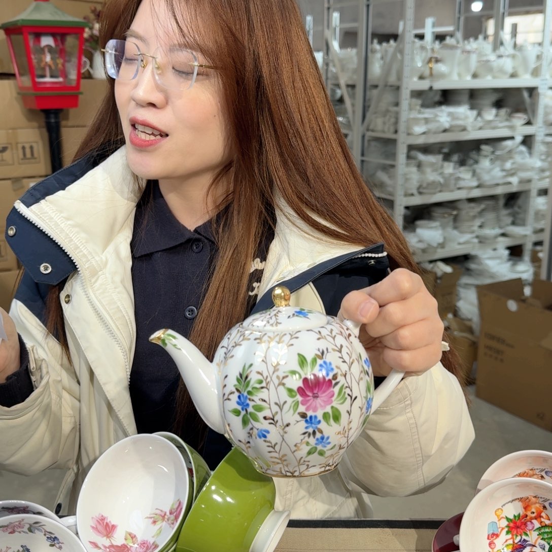 楠****果鹅黄1壶2杯碟草祝愿