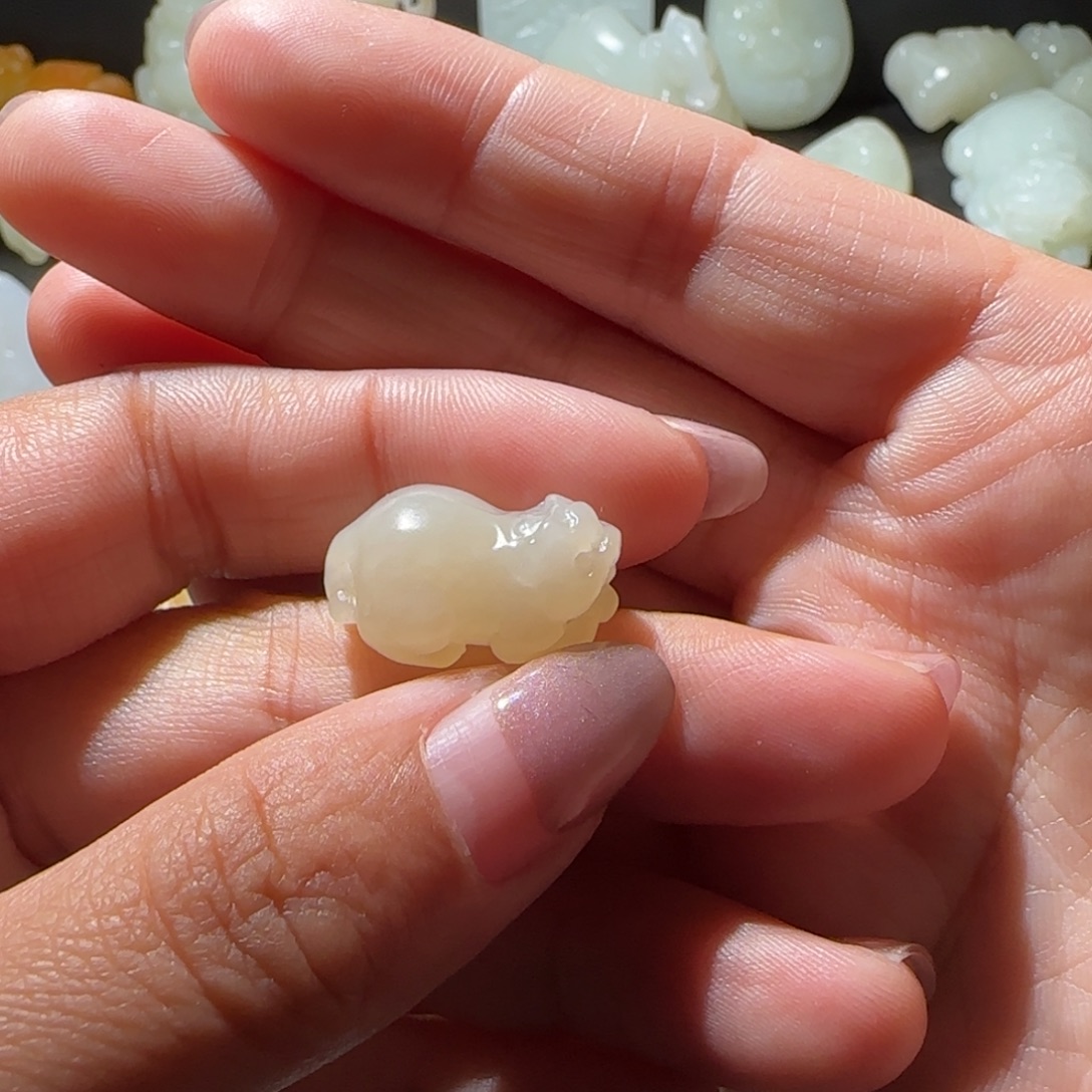 美***选和田玉未镶嵌颈饰