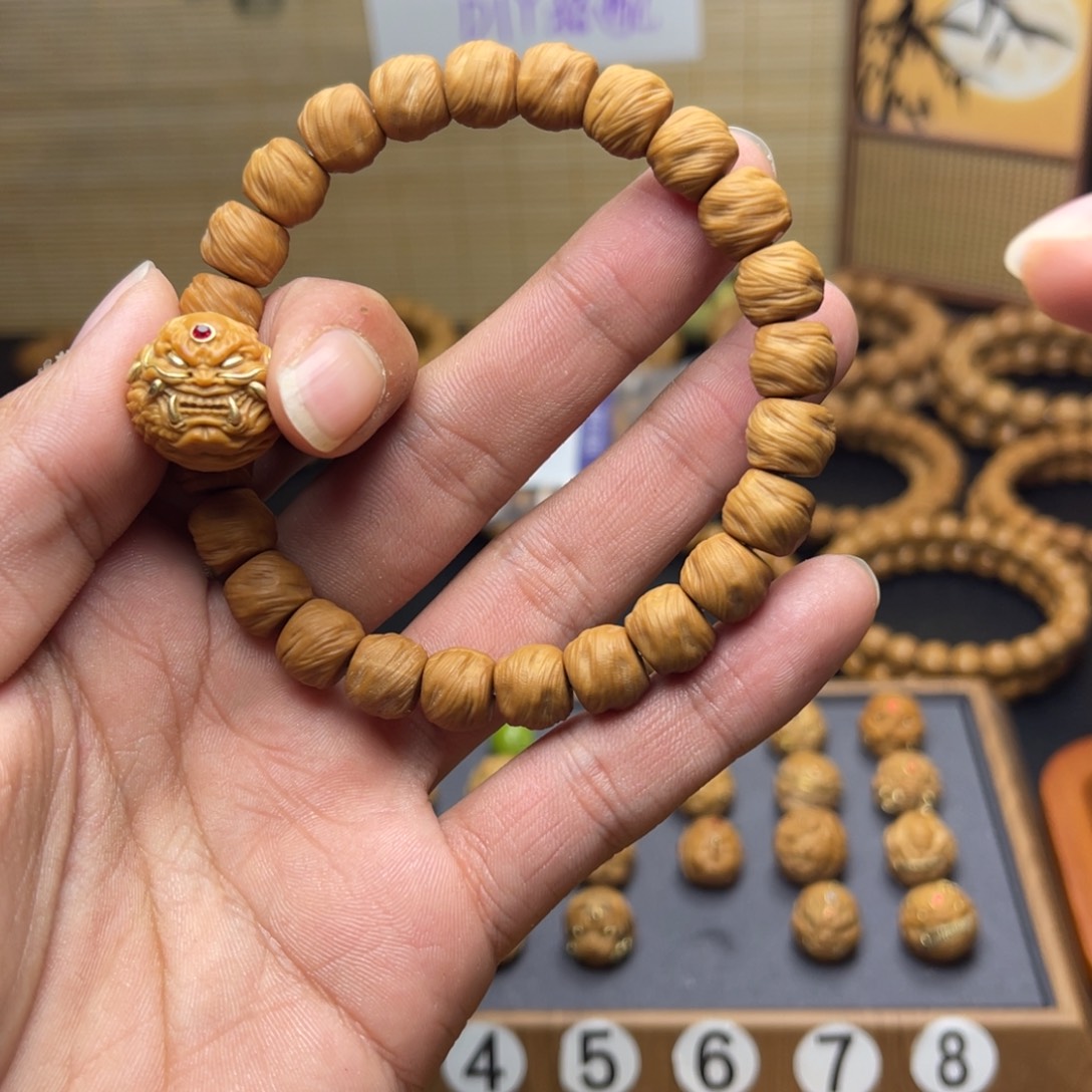 Y***.猴头核桃手串猴头