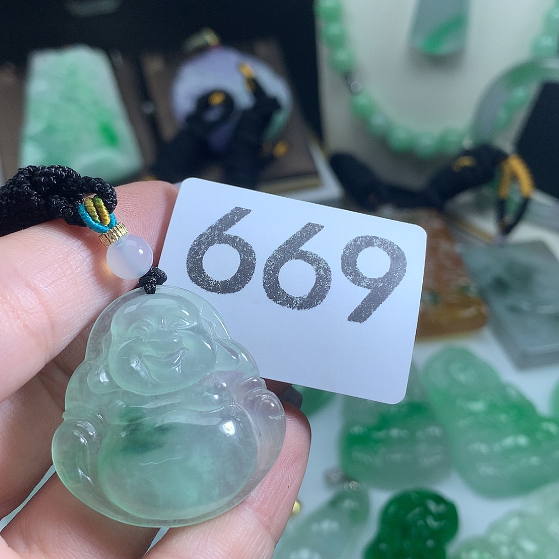 翡翠未镶嵌吊坠(赠链)