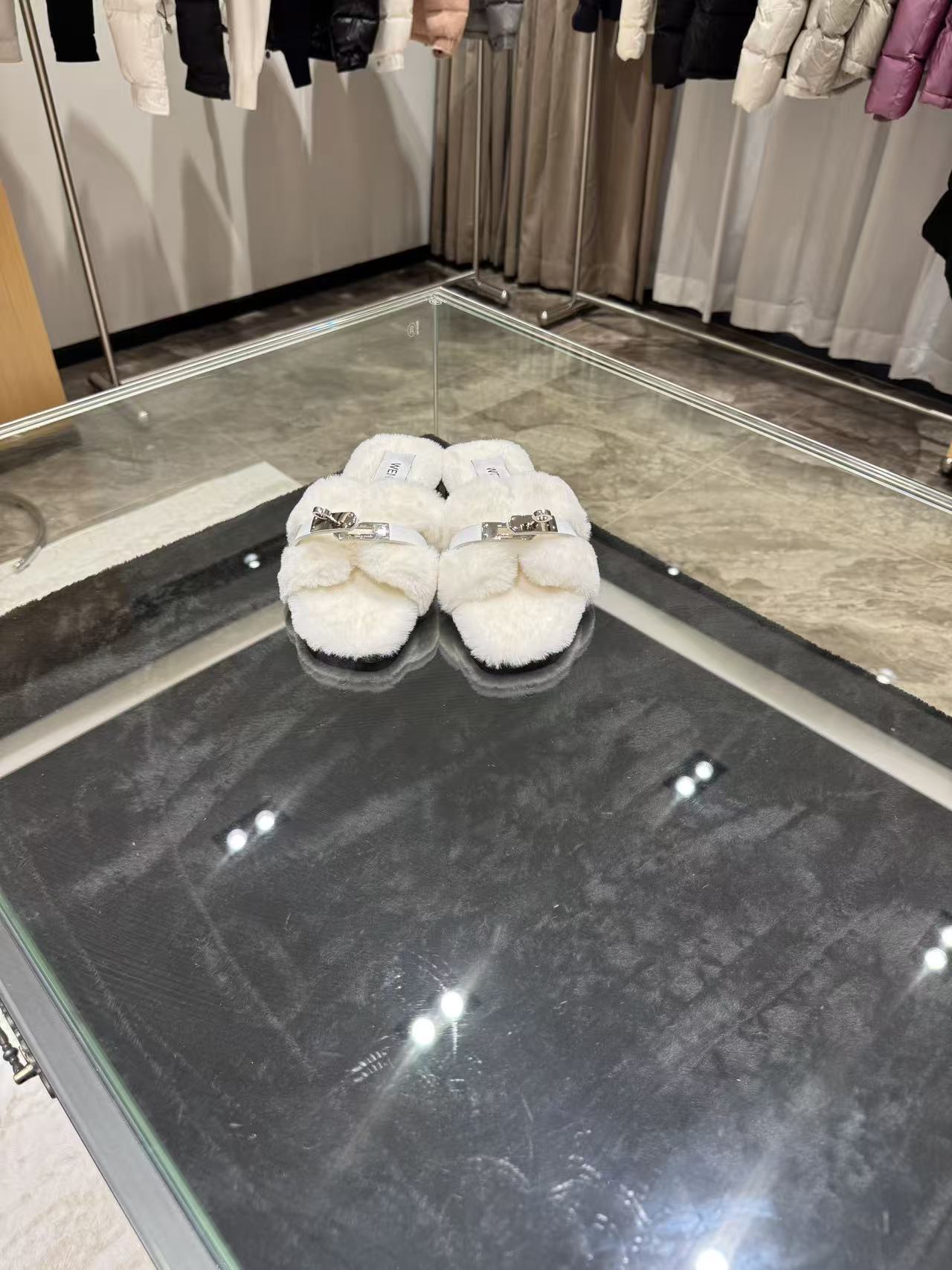 WW2025新款女士时尚秋冬经典百搭潮流平底毛拖