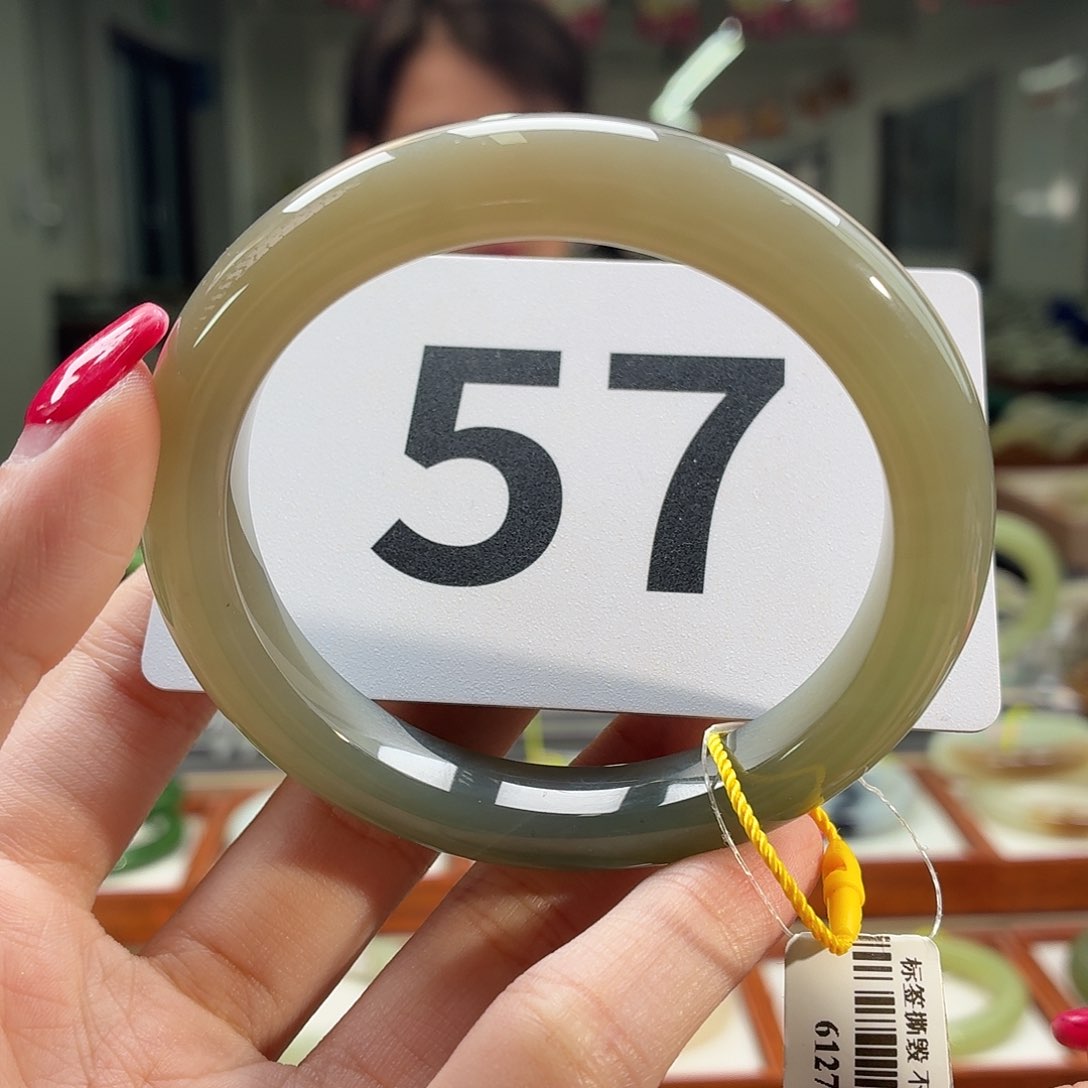 和田玉手镯未镶嵌纹