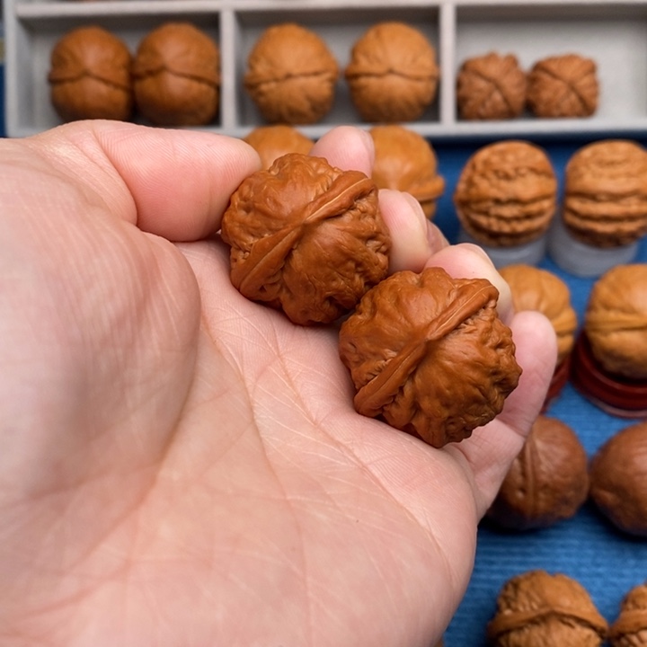 文玩核桃把件铁石