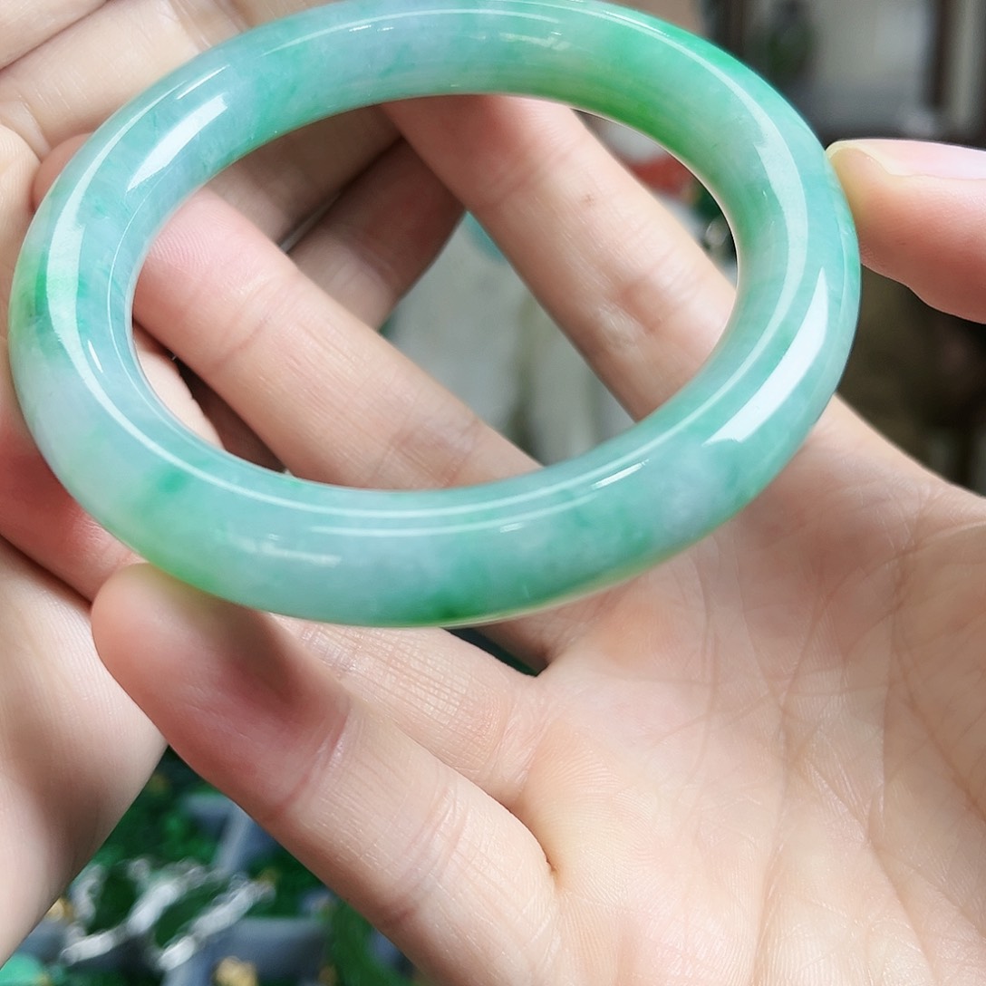 翡翠手镯未镶嵌手镯58.9