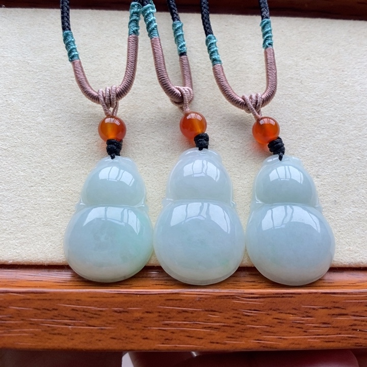 翡翠未镶嵌颈饰吊坠多样性发货发其一