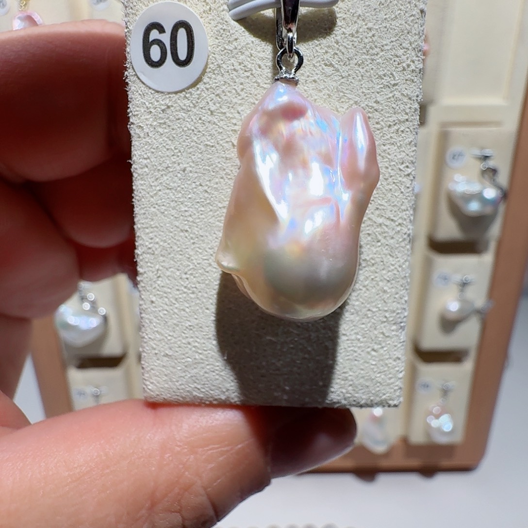 汐****淡水珍珠合金颈饰