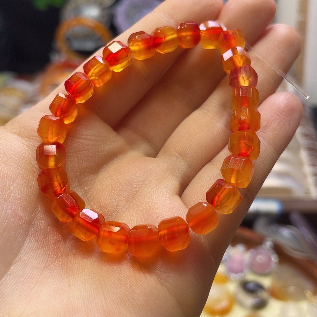 善***阁未镶嵌手串玛瑙/玉髓不同角度不同光线下色不同