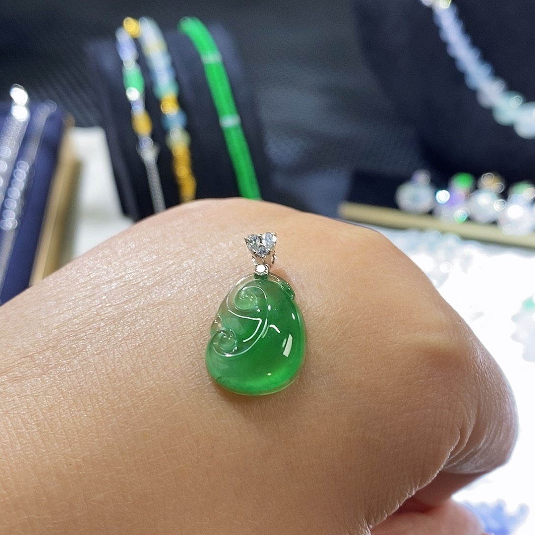 翡翠把件未镶嵌如意亏清买断