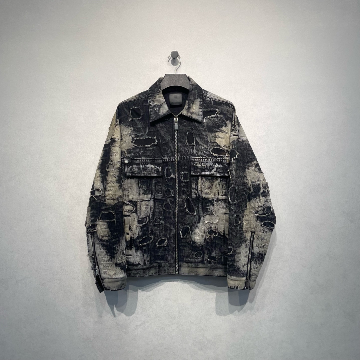 未使用 Givenchy/纪梵希 染色破洞做旧拉链牛仔外套/M码/DY216590