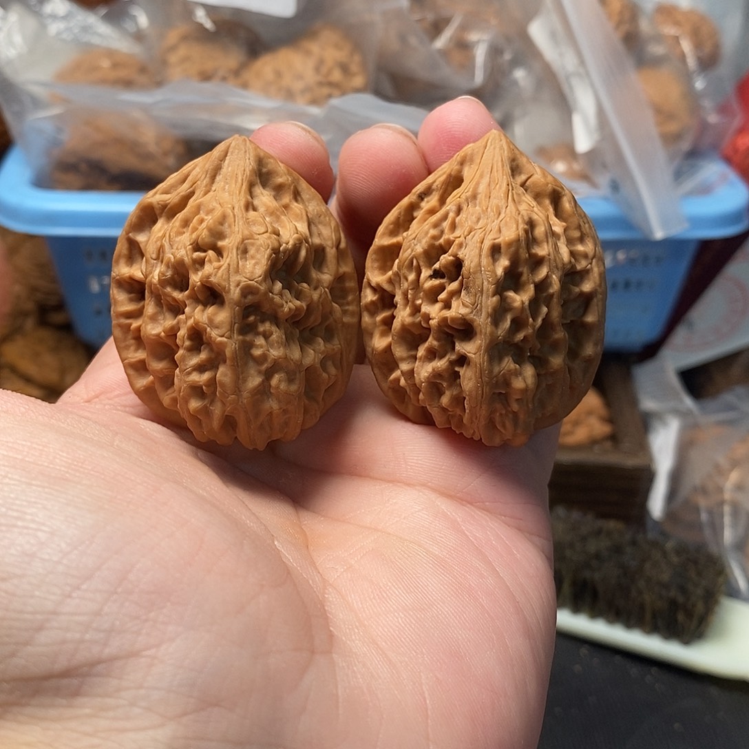 1文玩核桃赤峡峪鸡心38-362