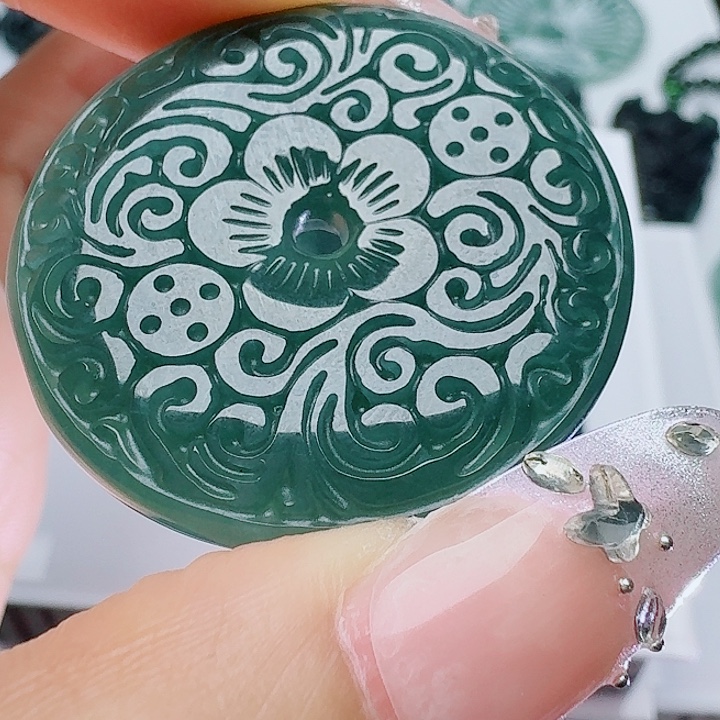 翡翠未镶嵌颈饰天然的A货翡翠多样性发其一 