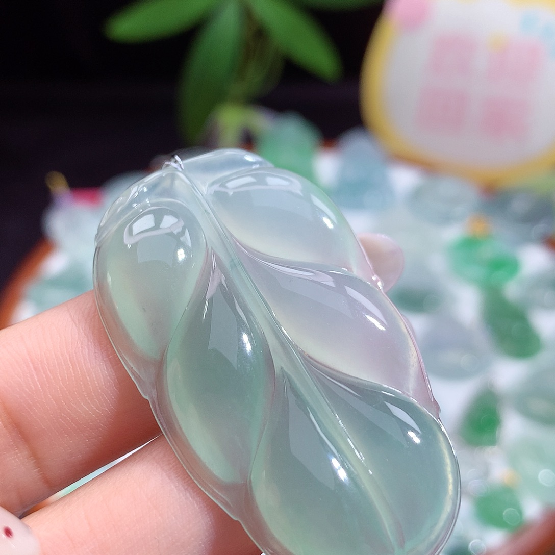 翡翠未镶嵌颈饰叶子