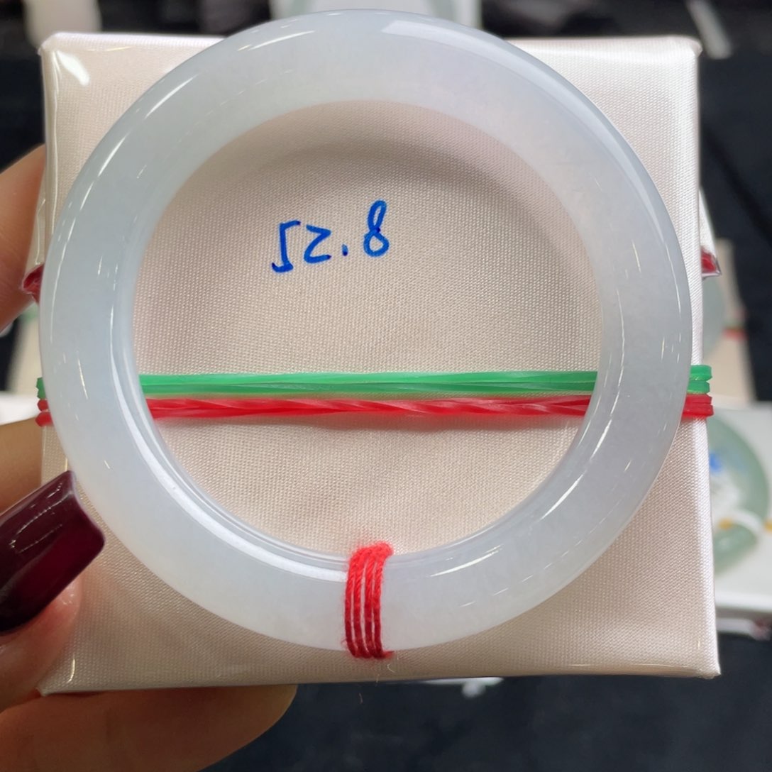 翡翠手镯未镶嵌翡翠手镯