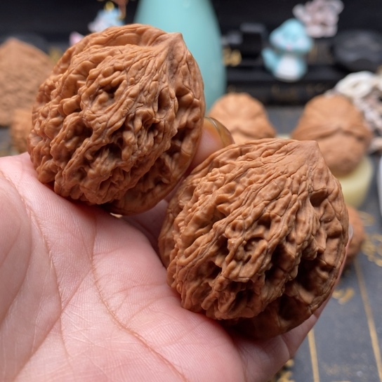 文玩核桃吊坠虎头