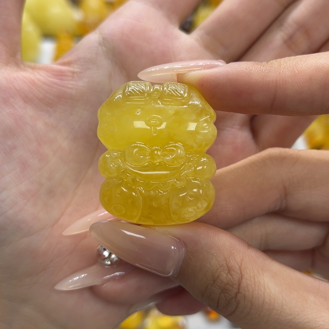 琥珀未镶嵌裸石天然琥珀围兜熊可吊坠手串