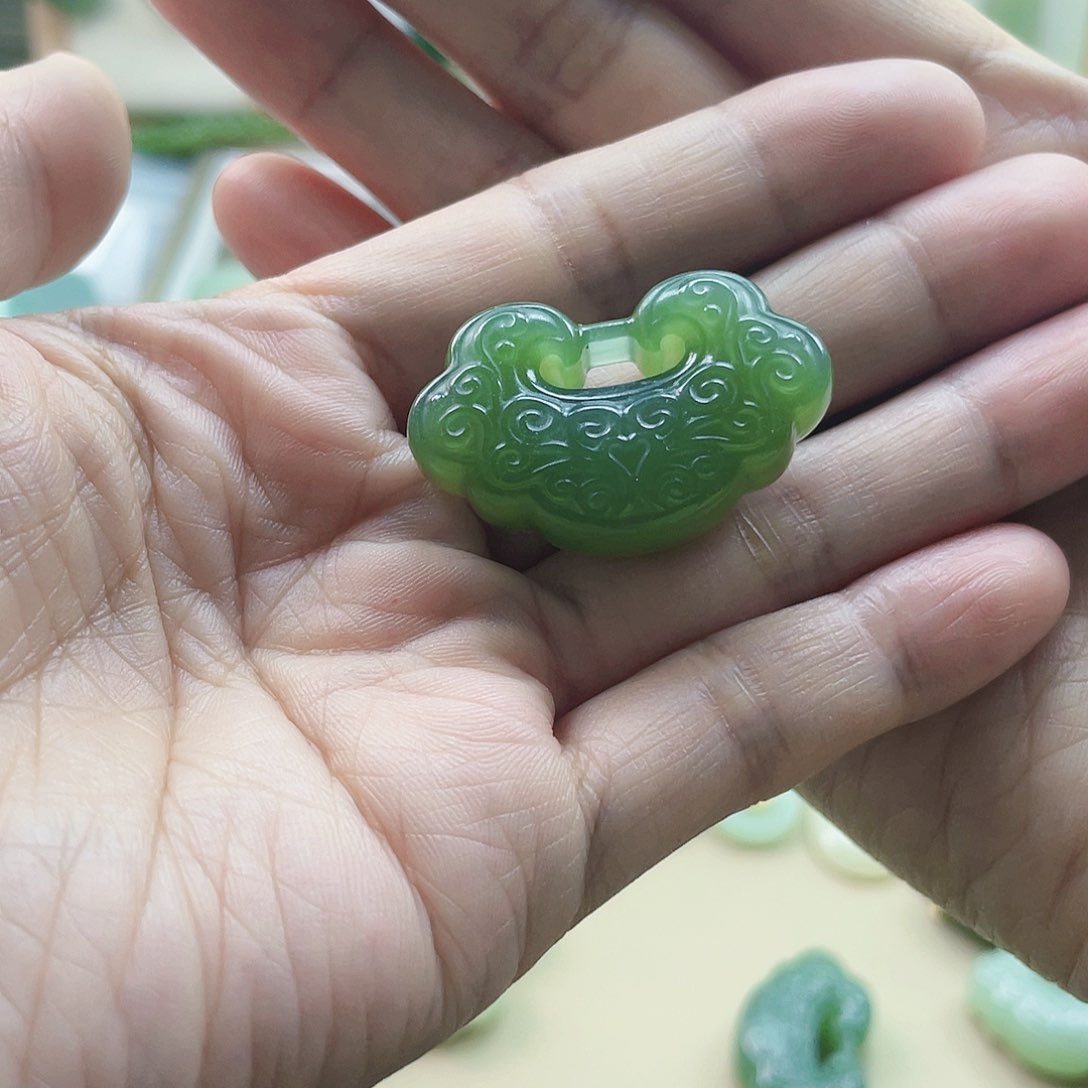 和田玉吊坠(不含链)未镶嵌柠*水