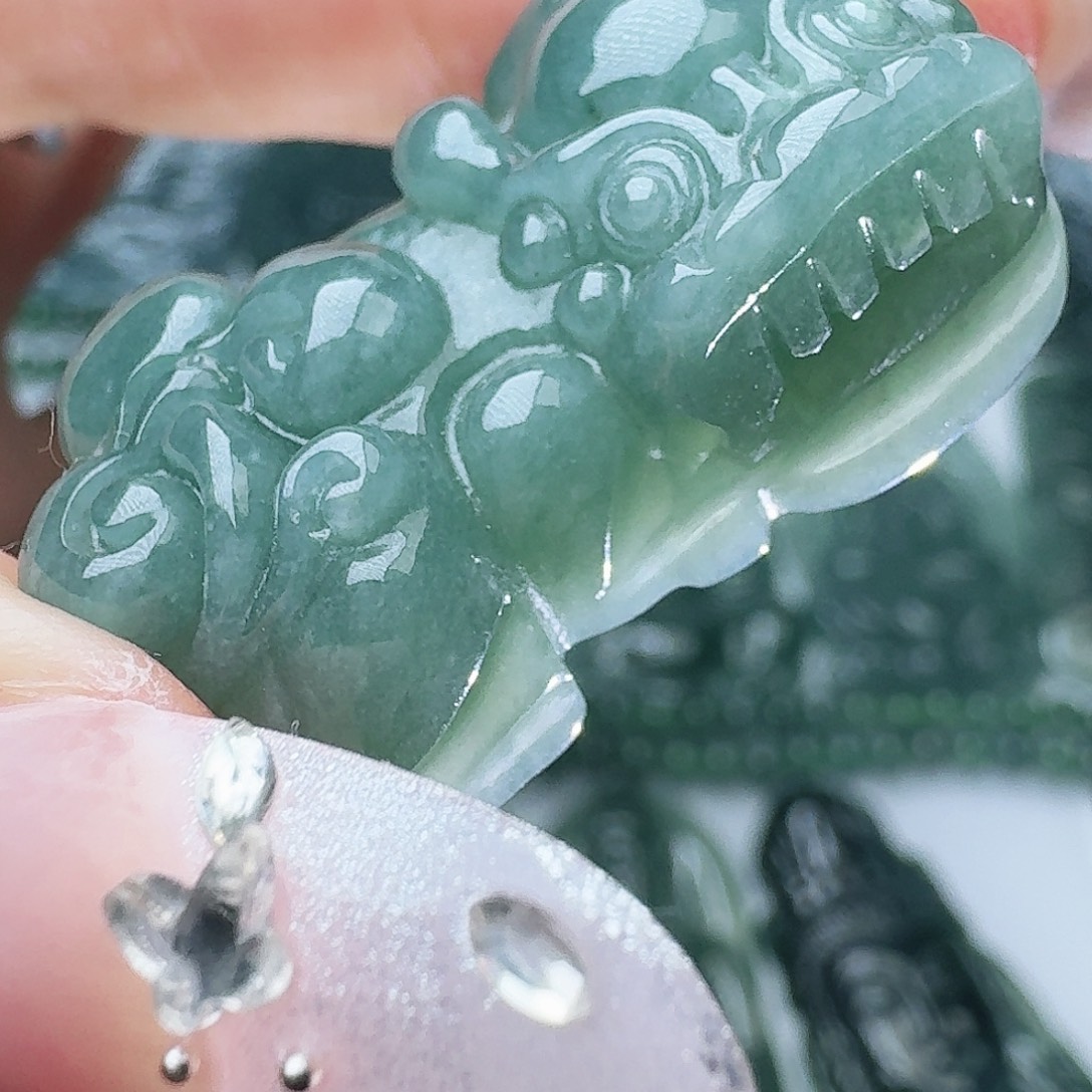 翡翠未镶嵌颈饰天然的A货翡翠多样性发其一 