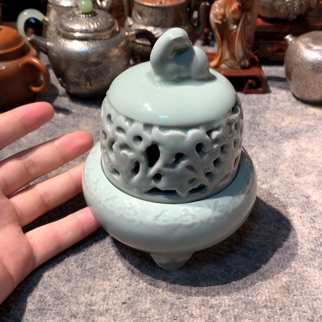 青瓷香炉哈哈哈哈哈