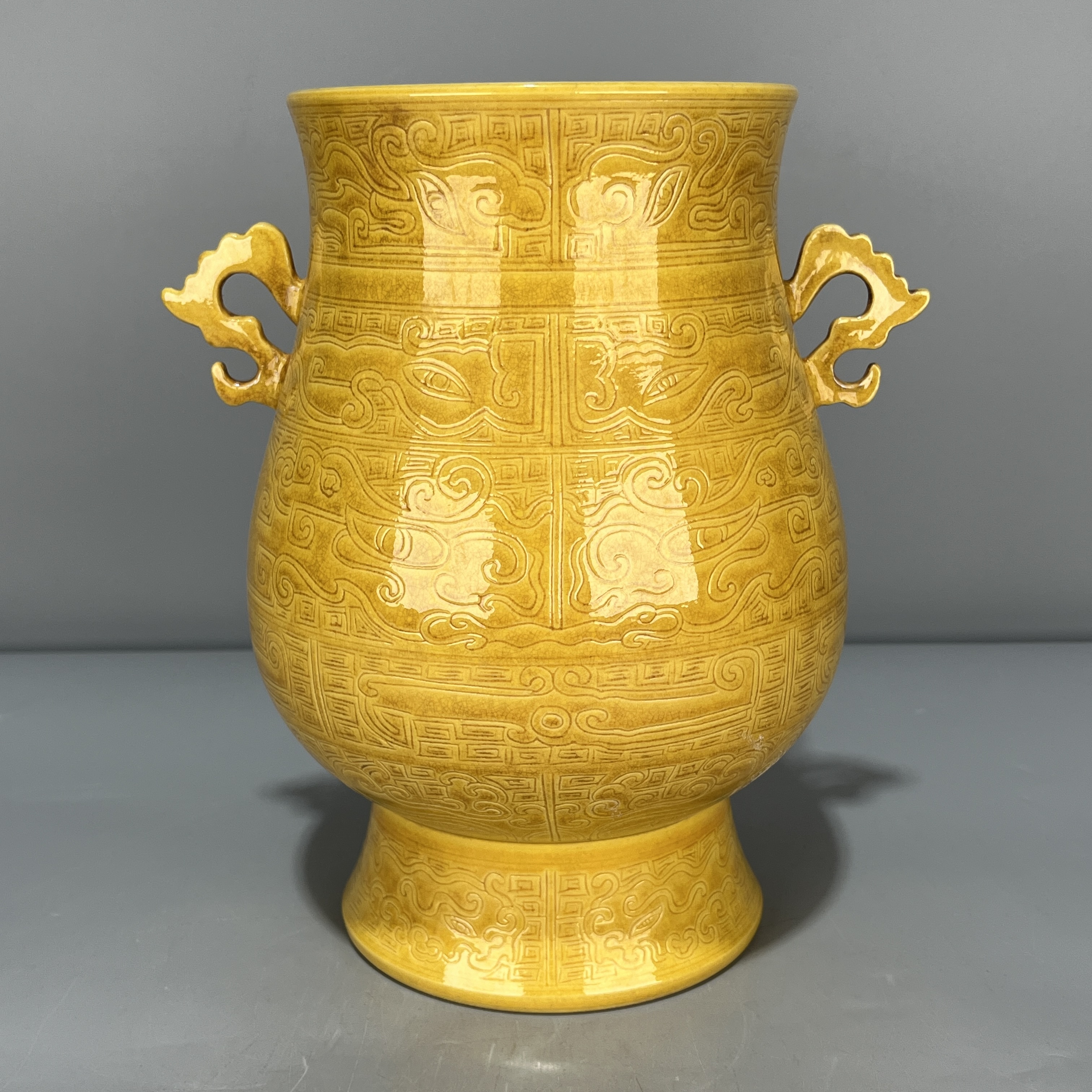 当代仿制 仿古大清康熙年制黄釉暗刻龙纹陶瓷双耳尊