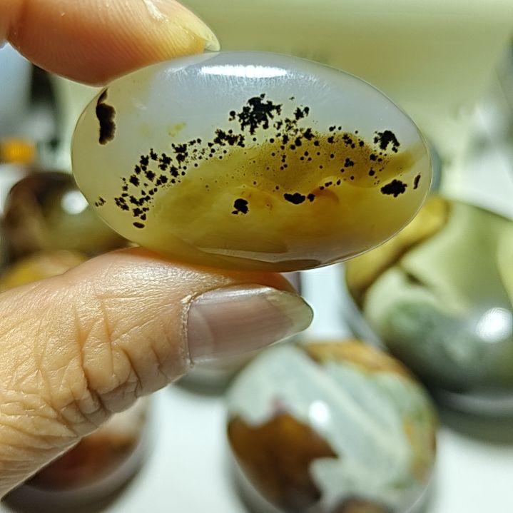 玛瑙/玉髓未镶嵌珠宝奇石