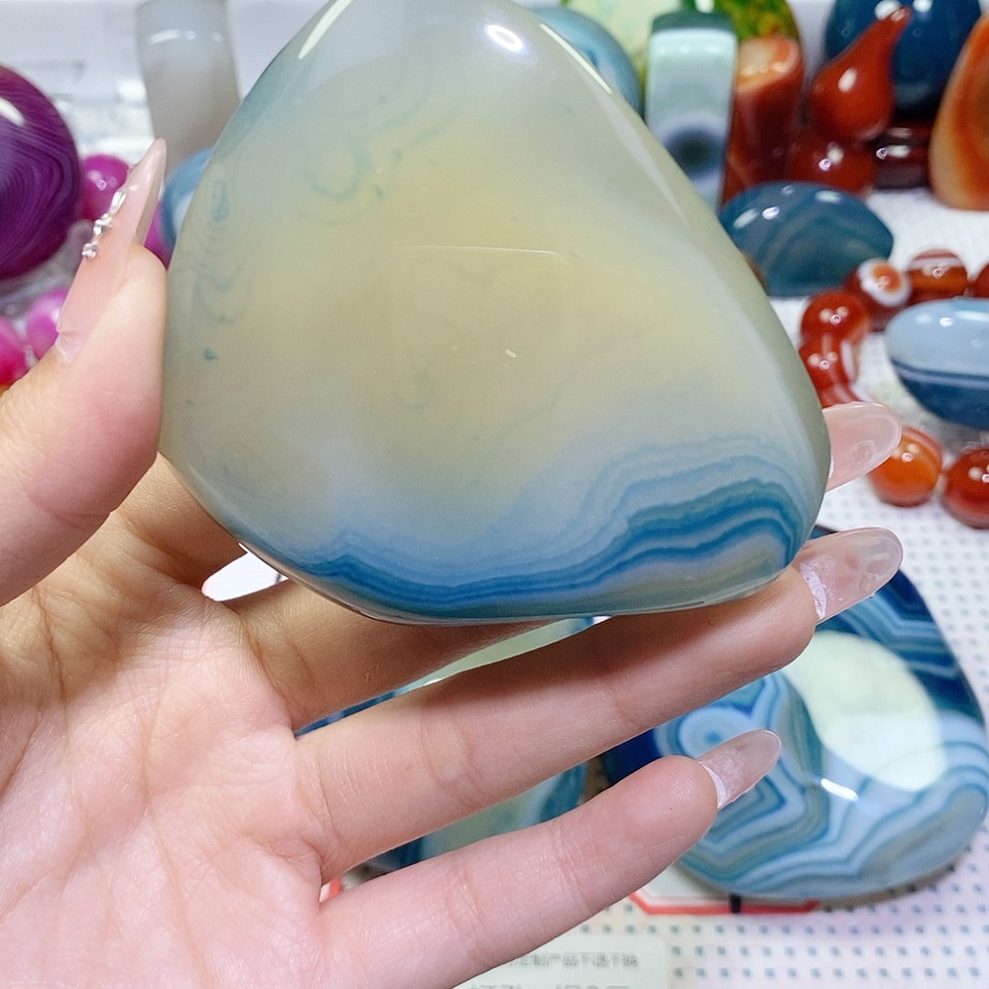 星***育玛瑙/玉髓未镶嵌珠宝奇石