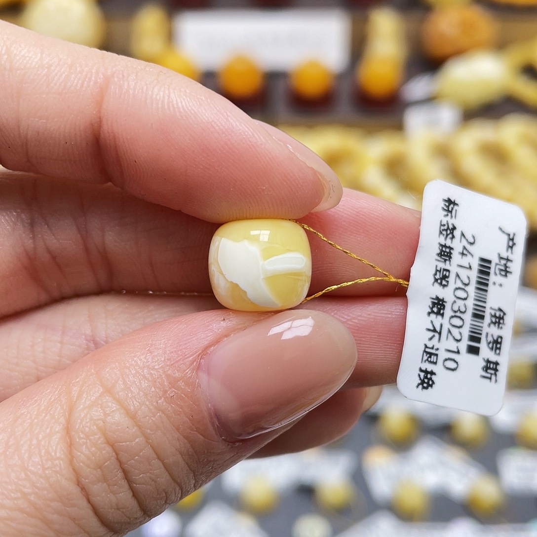 琥珀裸石未镶嵌蜜蜡老型11*9.7mm微瑕